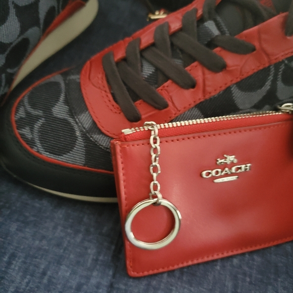 Preloved Coach Bennet Purse w/wallet & Coach Rebecca 9.5 shoes (great condition) - Picture 13 of 16